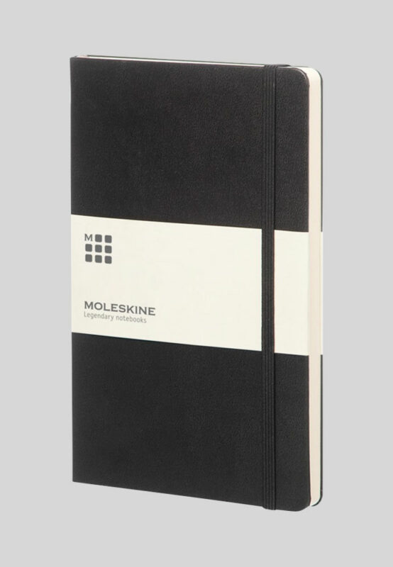 Original Moleskine Hardcover Notizbuch mit gepunkteten Seiten inklusive Logodruck. Notizbuch in schwarz