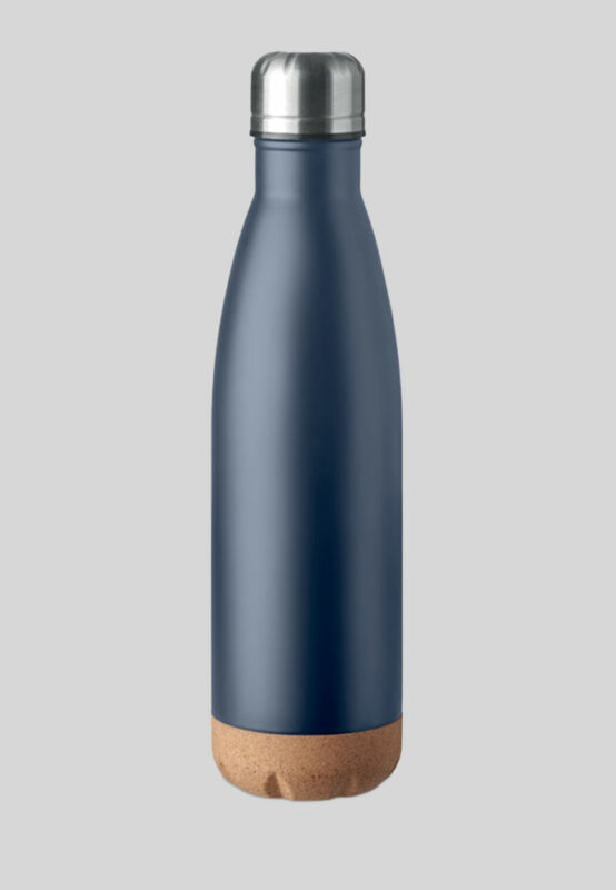 Doppelwandige Isolierflasche aus Edelstahl mit einem in Kork abgesetzten Boden. Diese Flasche hält Ihre Getränke heiß oder kalt, so dass Sie den ganzen Tag über ausreichend mit Flüssigkeit versorgt sind. Der Korkboden gibt dieser Flasche ein natürliches Aussehen. Fassungsvermögen 500 ml. Auslaufsicher.