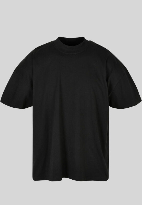 Das Herren T-Shirt aus unkomplizierter Baumwolle präsentiert sich pragmatisch in Oversize-Passform und mit überschnittenen Schultern. Zum Hingucker wird der breite wie hohe Rundhalsausschnitt, der zusätzlich gerippt ist.