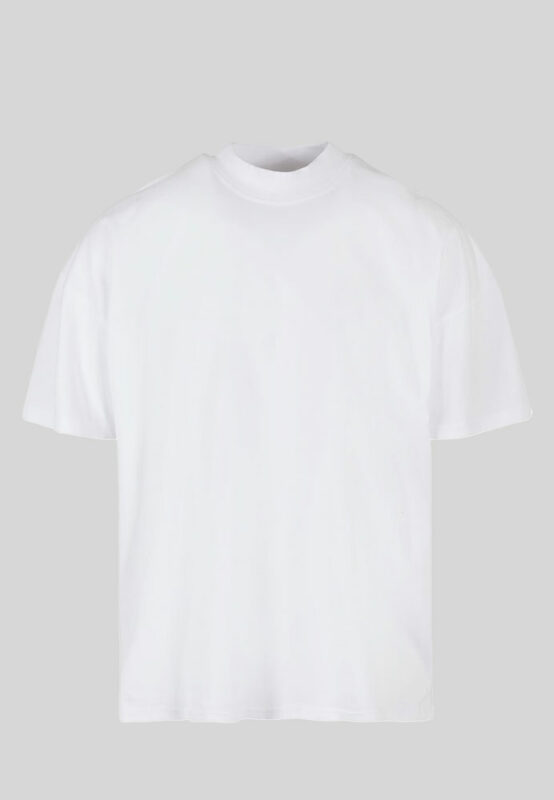 Das Herren T-Shirt aus unkomplizierter Baumwolle präsentiert sich pragmatisch in Oversize-Passform und mit überschnittenen Schultern. Zum Hingucker wird der breite wie hohe Rundhalsausschnitt, der zusätzlich gerippt ist.