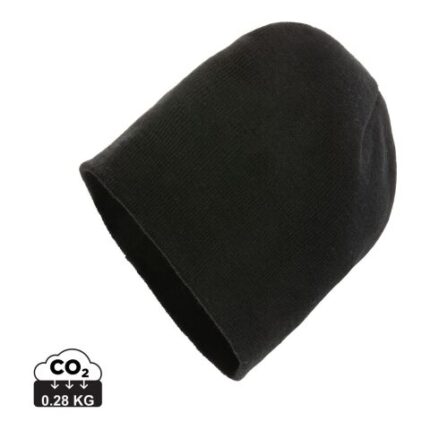 Black beanie hat on a white background with CO2 emissions of 0.28 kg.